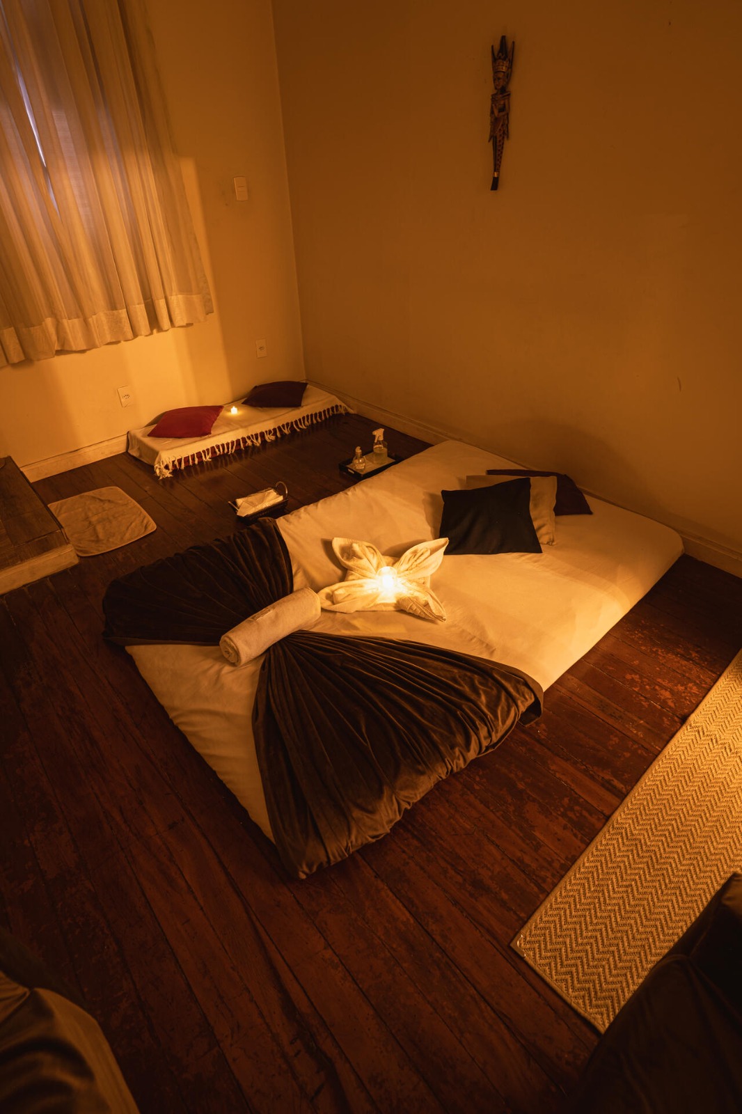 Ducha e área de apoio da Sala 1 do Spa Homem
